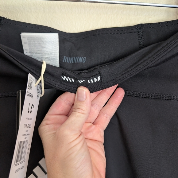 NEW Adidas Womens Own The Run Short Leggings Size Large 5 Inch Inseam Black - Picture 4 of 6